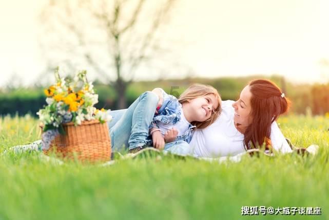 我的左眼突然看东西很模糊游戏画面